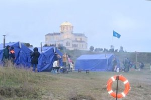 На Крещение в Херсонесе купаются даже сотрудники МЧС