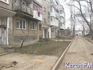 В Керчи продолжают портить домофоны