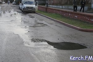 На Театральной в Керчи произошёл прорыв канализации