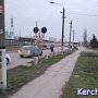 В Керчи по закрытой ул. Буденного большегрузы перевозят балки