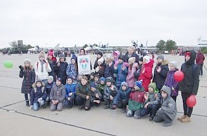 Севастопольские полицейские организовали для школьников экскурсию на военный аэродром