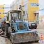 В Керчи в Кооперативном переулке водоканал устраняет порыв водовода