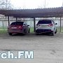 В керченском дворе два водителя установили цепи и захватили парковку