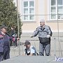 На ж/д вокзале в Керчи устанавливают сцену