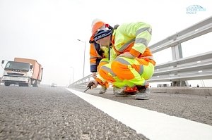 На Крымском мосту дело уже дошло до дорожной разметки