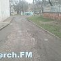 В Керчи фуры разбили дорогу в жилом дворе