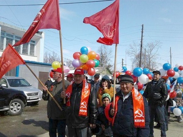 Магаданская область. Первомай в поселке Стекольный