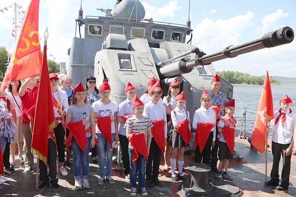 В городе Энгельсе Саратовской области прошёл приём в пионеры