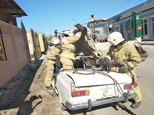 Крымские спасатели ликвидировали условное ДТП