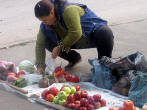 Стихийщики стали серьёзными конкурентами легальным торговцам, — минпром