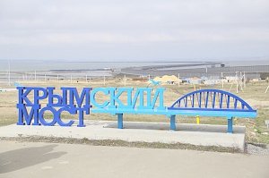 Первый поезд проедет по Крымскому мосту в конце лета