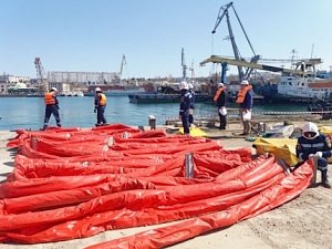 В Севастополе межведомственной комиссией была проверена готовность подразделений частных компаний к выполнению задач по ликвидации розлива нефтепродуктов