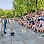 Ребят из детских лагерей Севастополя учат поведению на воде сотрудники ГИМС и психологи МЧС