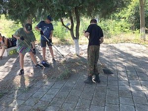 В Керчи благоустроили пространство вокруг «Братской могилы»