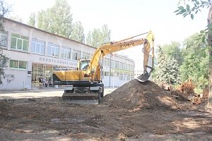 В Керчи начали установку памятного знака на месте трагедии в политехническом колледже