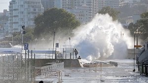 В море не выходить: в Крыму вновь штормит