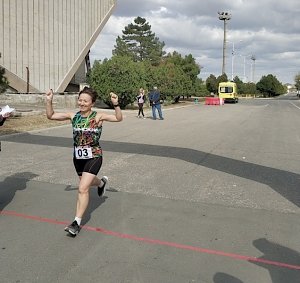 Сотрудник севастопольской полиции стала победителем в своей возрастной категории в Крымском полумарафоне