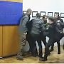 В Киеве закончился побоищем суд по переименованиям проспектов Бандеры и Шухевича