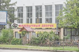 В Симферополе демонтируют самострой, возведённый на городских коммуникациях