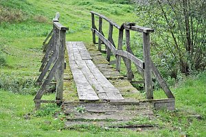 В Крыму спасли девушку, застрявшую в мосту