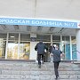 Волонтеры передали фруктовые наборы медикам Симферополя