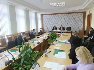 Комитет по социальной политике и делам ветеранов поддержал законопроект о расширении перечня срочных социальных услуг