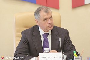 Ко Дню социального работника Президиум крымского парламента присудил премии Государственного Совета