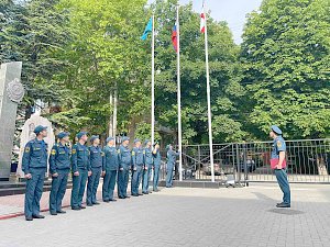 Во всех подразделениях Главного управления поднят государственный флаг России