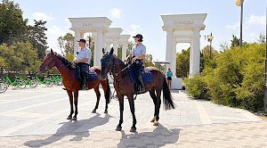 Конная полиция в первый раз вышла на патрулирование Севастополя