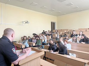 В Севастополе сотрудники наркоконтроля продолжают проводить профилактические беседы с молодежью